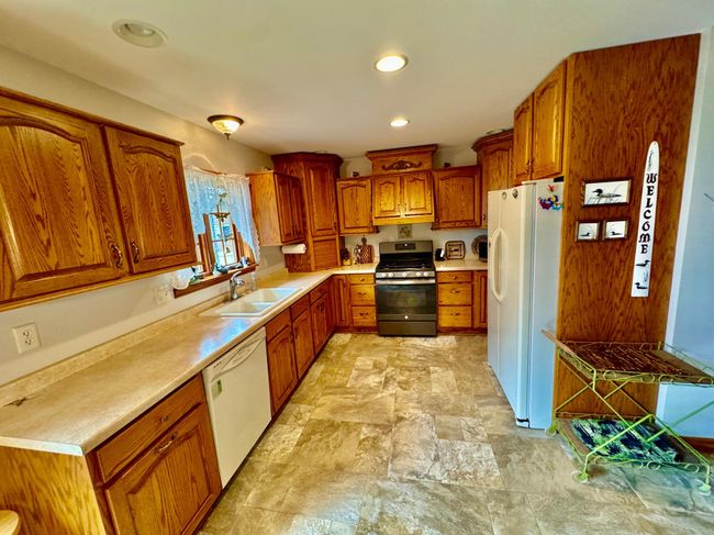 2027 The Point Rd W, House other with 4 bedrooms, 4 bathrooms and 2 parking in Tomahawk WI | Image 7