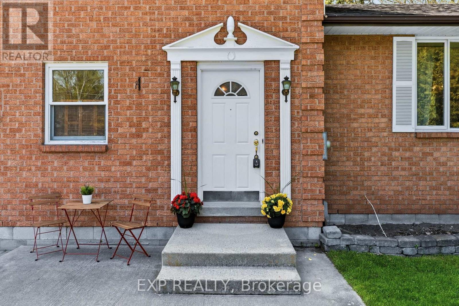 Residential in Georgina (Sutton & Jackson's Point) 4