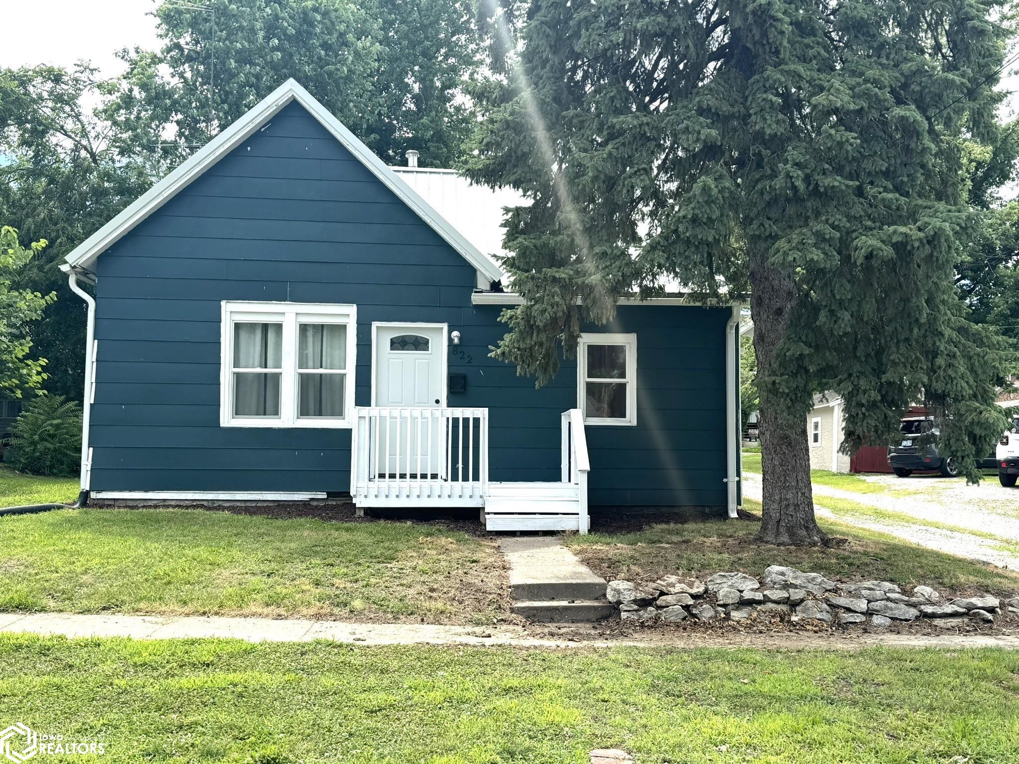 15th St, Centerville, IA 52544