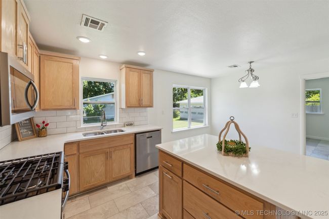 201 W 9 Th St, House other with 2 bedrooms, 1 bathrooms and null parking in Claremore OK | Image 8