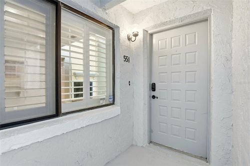 551-551 Finchley Rd, MAITLAND, FL, 32751-5162 | Card Image