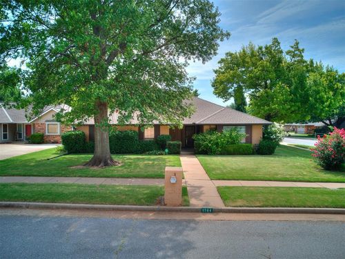 1704 Magnolia Ln, Edmond, OK, 73013-2615 | Card Image