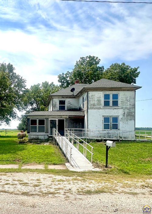 621 4th St, Council Grove, KS, 66846-8368 | Card Image