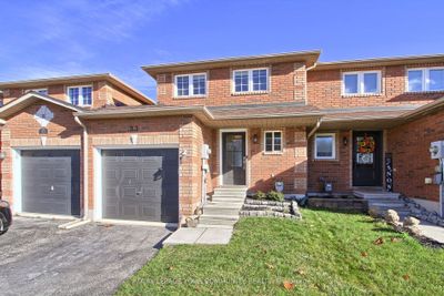 33 Goodwin Dr, House attached with 2 bedrooms, 2 bathrooms and 3 parking in Barrie ON | Image 2