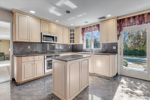 14 Yeoman Dr, East Northport, NY, 11731-5123 | Card Image