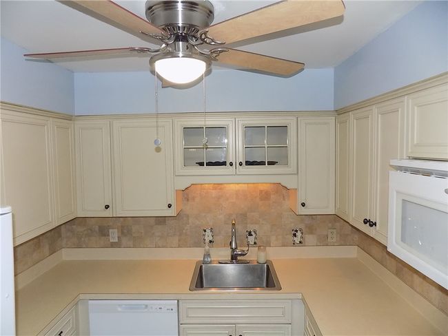 APT-6 - 23 School St, Condo with 2 bedrooms, 1 bathrooms and 2 parking in Westerly RI | Image 5