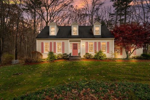 26 Meadowcrest Dr, Bedford, NH, 03110-6334 | Card Image