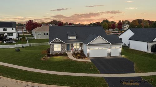 1435 Beach Ln, Sycamore, IL, 60178-8624 | Card Image