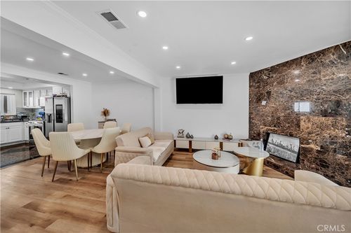13412 Burbank, Sherman Oaks, CA, 91401 | Card Image