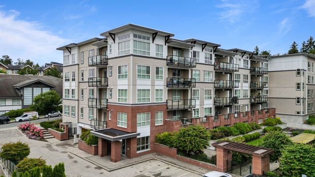 View of apartment building / complex | Image 11