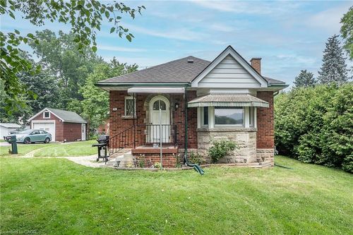 90 Osler Dr, Dundas, ON, L9H4B5 | Card Image