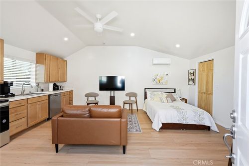 7321 Kelvin Ave, Winnetka, CA, 91306-2723 | Card Image