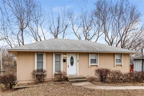 201 Ellison Way, Independence, MO, 64050-2210 | Card Image