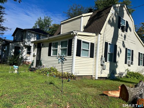 2 Simpson St, Hartford, CT, 06112-1052 | Card Image