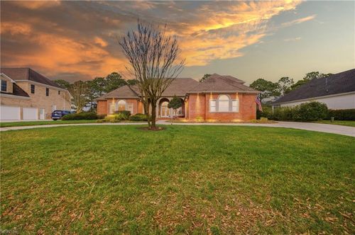 3185 Stonewood Dr, Virginia Beach, VA, 23456-1563 | Card Image