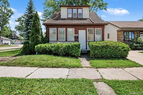 21716 Lakeview St, Saint Clair Shores, MI, 48080-4052 | Card Image