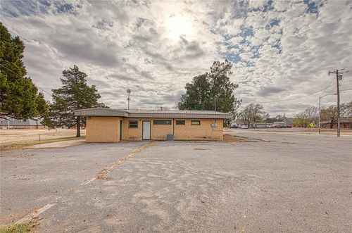 517 W 2nd St, Elk City, OK, 73644-4640 | Card Image