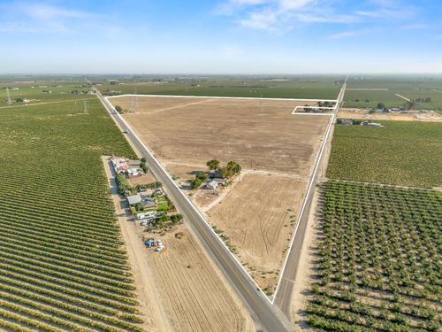 9890 S Hayes Ave, Raisin City, CA, 93652-9709 | Card Image