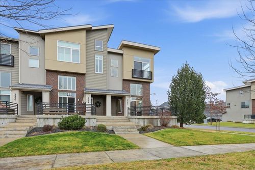 2302 W Summit Pkwy, Spokane, WA, 99201-7022 | Card Image