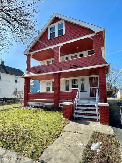 View of front facade with a porch and a front lawn | Image 1