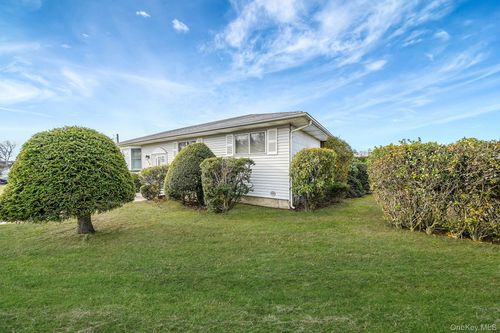 126 W 3rd St, Deer Park, NY, 11729-5105 | Card Image