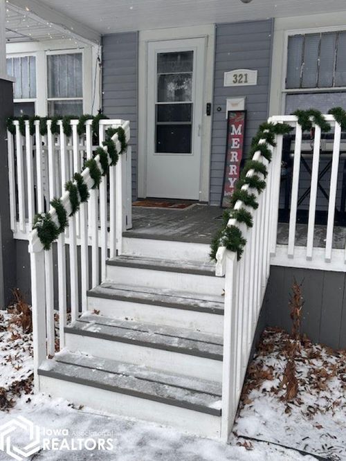 321 Hackworth St, Ottumwa, IA, 52501-4446 | Card Image