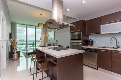 707 - 7930 East Dr, Condo with 1 bedrooms, 2 bathrooms and null parking in North Bay Village FL | Image 1