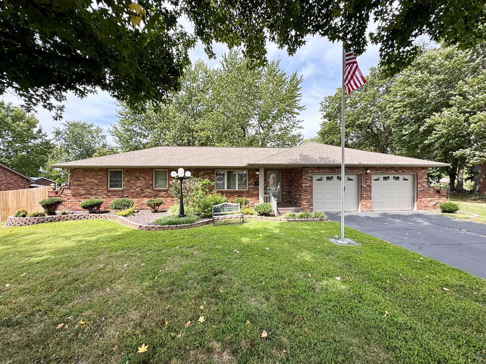 Grand Ave, El Dorado Springs, MO 64744