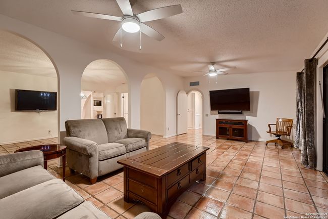 201 Sheffield, House other with 5 bedrooms, 5 bathrooms and null parking in Castle Hills TX | Image 31