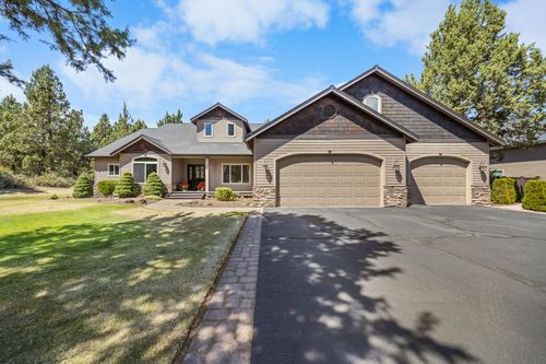 21130 Country Squire Rd, Bend, OR, 97701-9760 | Card Image