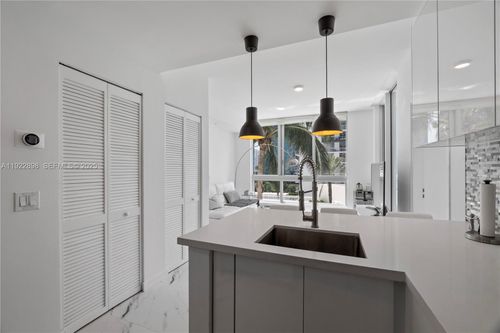 apt-1411-300 S Biscayne Blvd, MIAMI, FL, 33131-5321 | Card Image