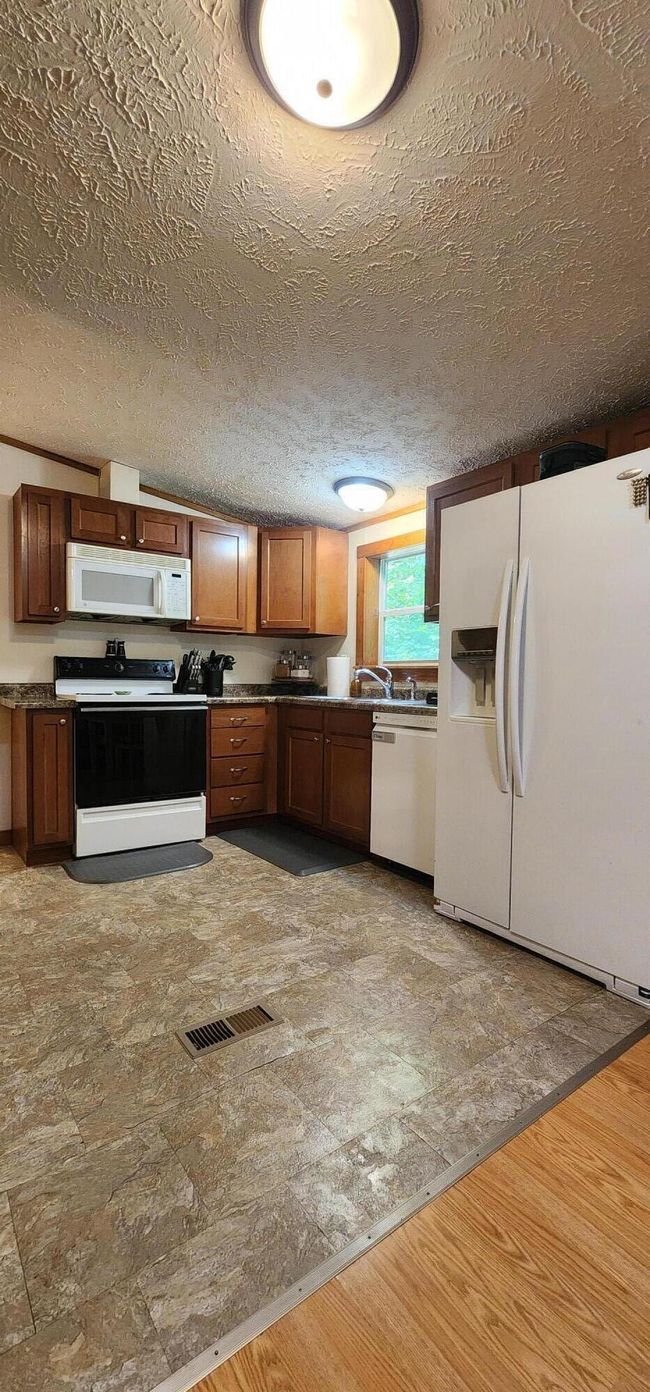 9072 Walnut Dowler Rd, House other with 2 bedrooms, 2 bathrooms and null parking in Logan OH | Image 21