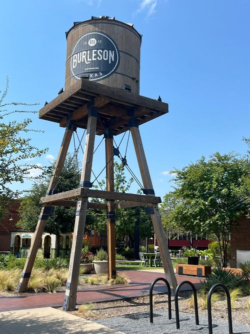 212 S Warren St, Burleson, TX, 76028-5428 | Card Image