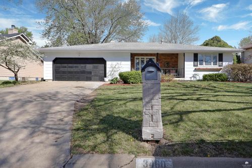 3460 Treesmill Dr, Manhattan, KS, 66503-2187 | Card Image