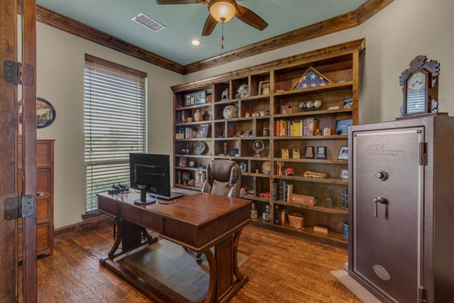 Built in Shelves | Image 9