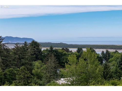 224 Holly Heights Ave, Tillamook, OR, 97141 | Card Image