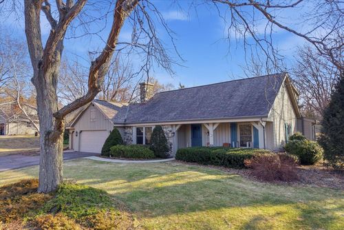 7453 Devonshire Drive, Cedarburg, WI, 53012 | Card Image