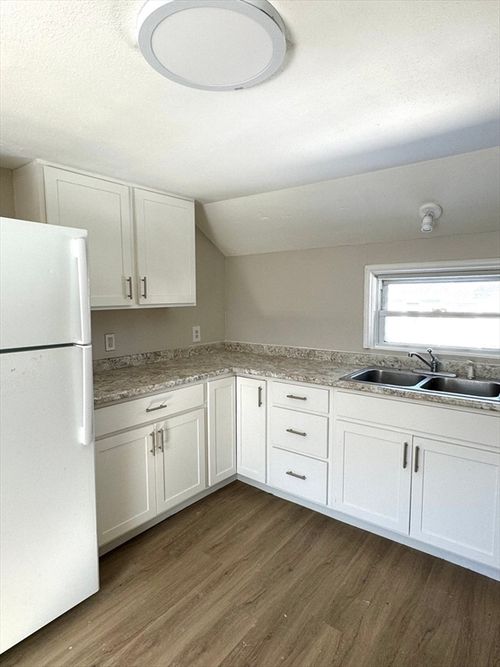2-9 Kellogg St, Westfield, MA, 01085-2331 | Card Image