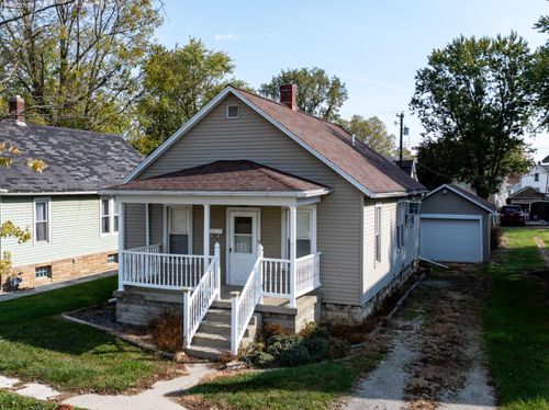 927 Wolfe Ave, Fremont, OH, 43420-1627 | Card Image