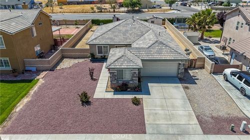 13767 Buttermilk Rd, Victorville, CA, 92392-5578 | Card Image