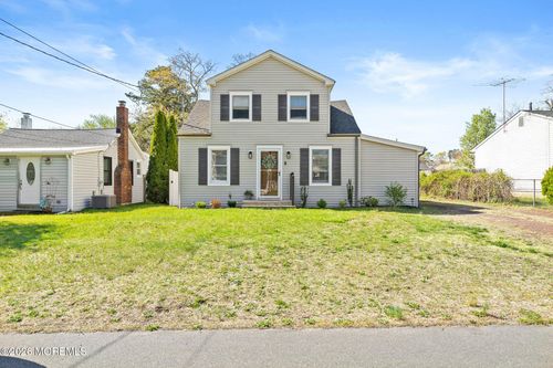 831 Conte Ave, Brick, NJ, 08724-2122 | Card Image