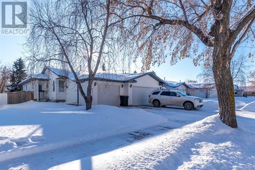 4807 47 St, Lloydminster, SK, S9V0K2 | Card Image