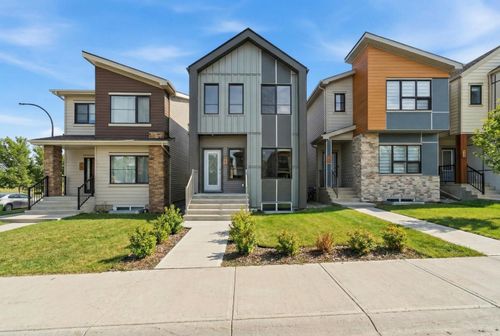 8 Heartwood Lane Se, Calgary, AB, T3S0P9 | Card Image