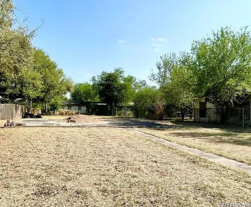 1006 E Randall St, Beeville, TX, 78102-2837 | Card Image