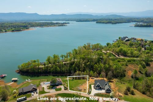 154 Scenic Shores Dr, Dandridge, TN, 37725-6275 | Card Image