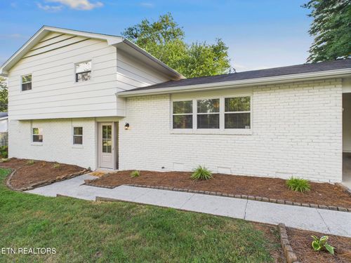 8900 Carlton Cir, Knoxville, TN, 37922-3601 | Card Image