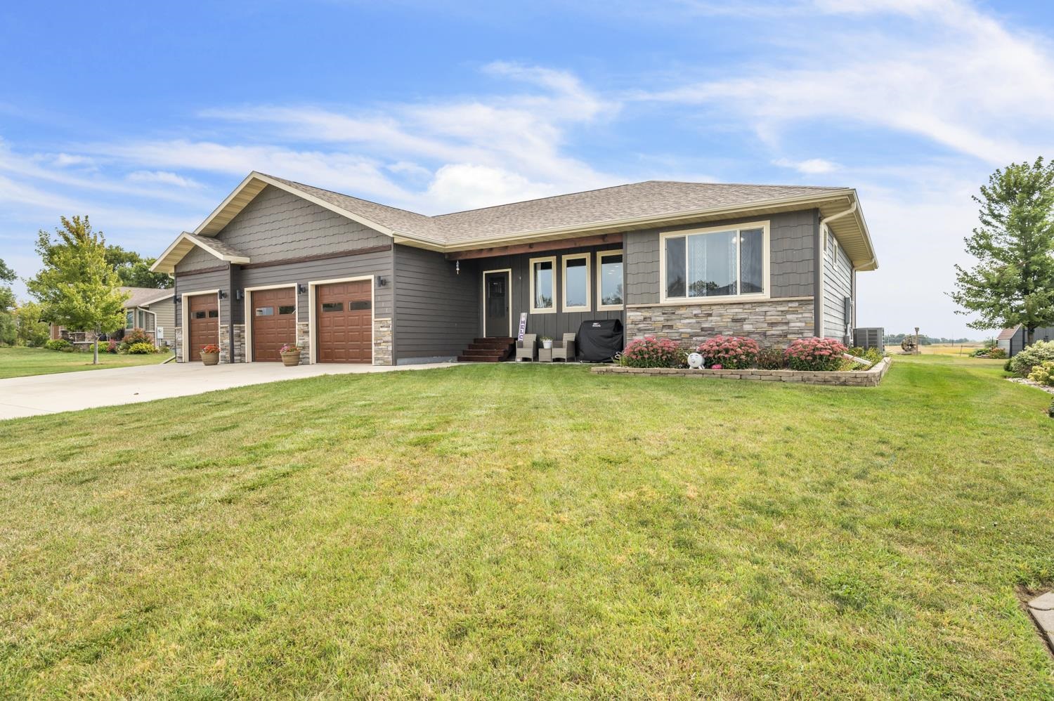Bay Rd, Lake Park, IA 51347