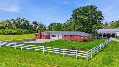 715 White St, Shirley, IN, 47384-1232 | Card Image