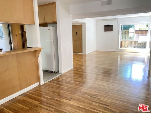unit-e5-3200 S Sepulveda Blvd, Los Angeles, CA, 90034-4261 | Card Image