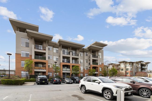 304 - 33546 Holland Avenue, Condo with 2 bedrooms, 2 bathrooms and 1 parking in Abbotsford BC | Image 1